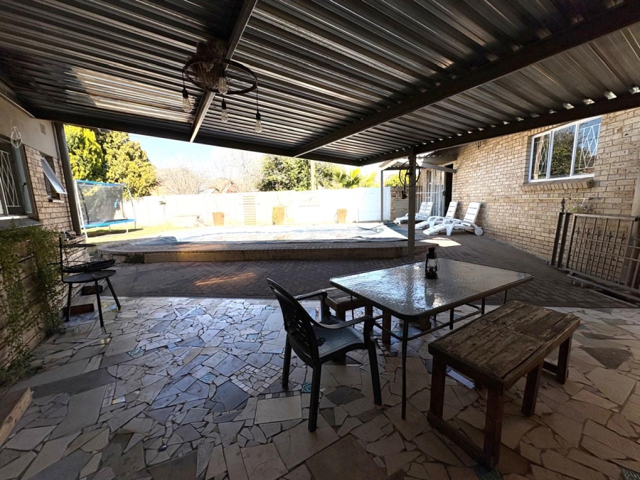 To Let 5 Bedroom Property for Rent in Merriespruit Free State